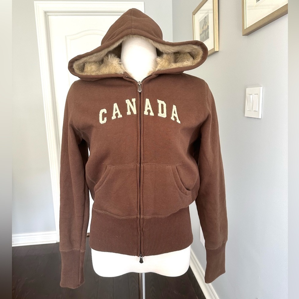 Canada Zip-Up Sweatshirt with Faux Fur Hoodie Size M